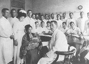 Professor Hirota’s outpatient care (extract from “100 Years of Pediatrics at the University of Tokyo”)